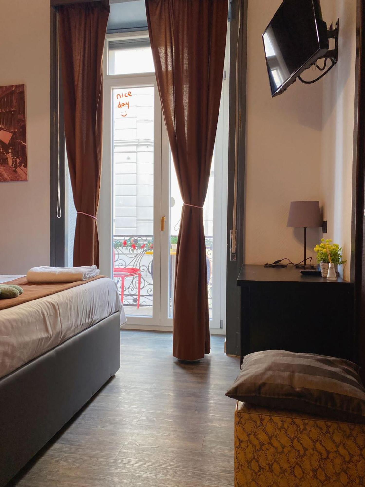 Dolce Vita Rooms Naples Extérieur photo