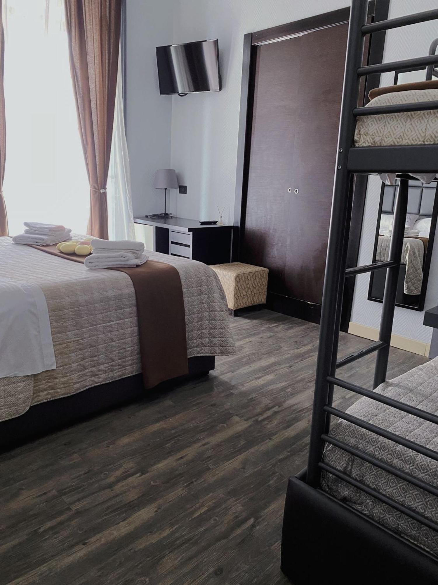 Dolce Vita Rooms Naples Extérieur photo