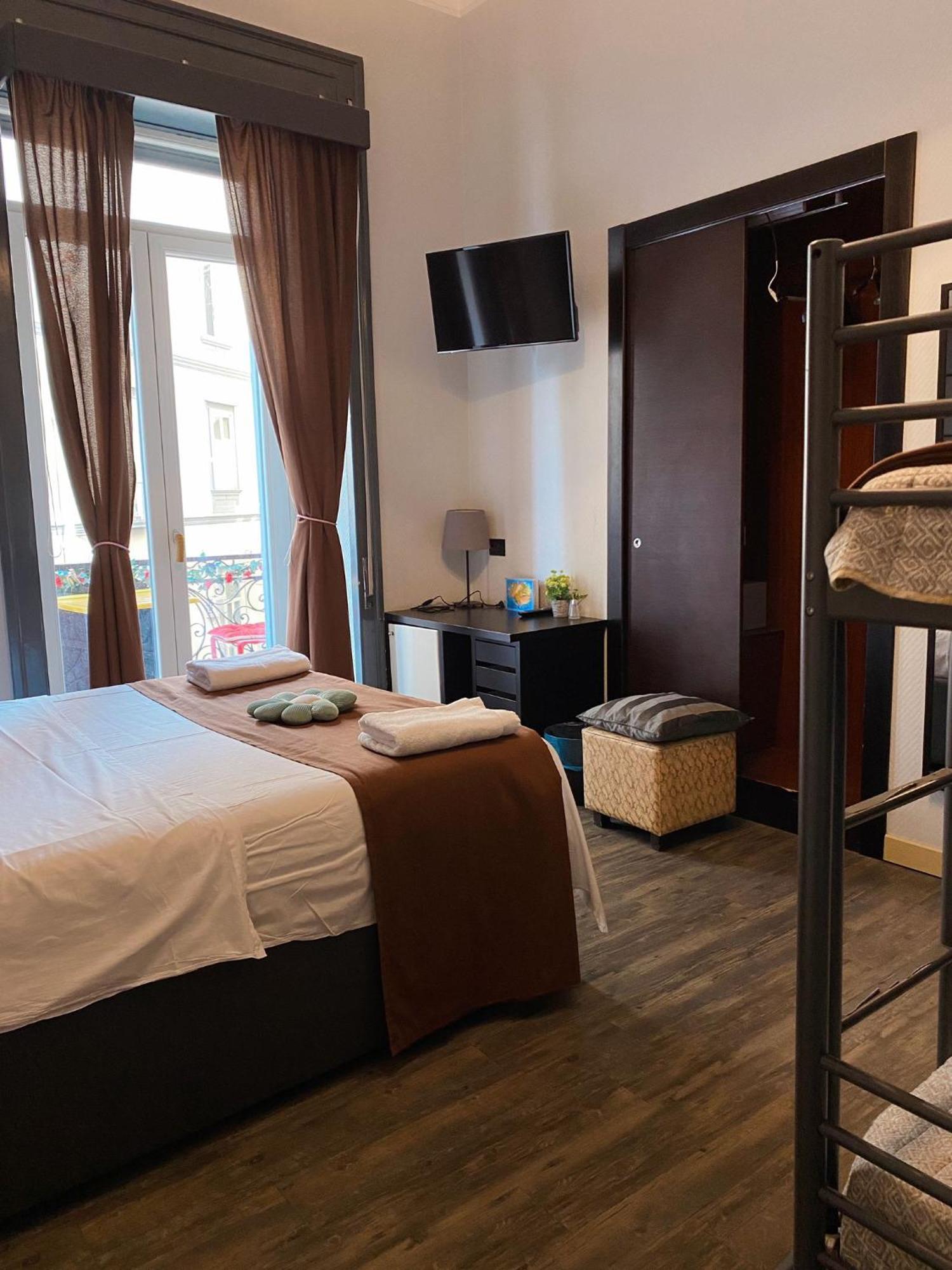Dolce Vita Rooms Naples Extérieur photo